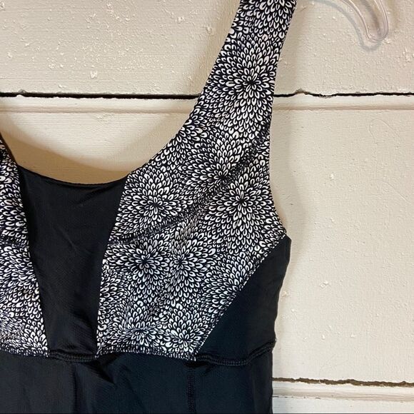 Lululemon Wrapper’s Delight Tank 4 - Picture 5 of 9